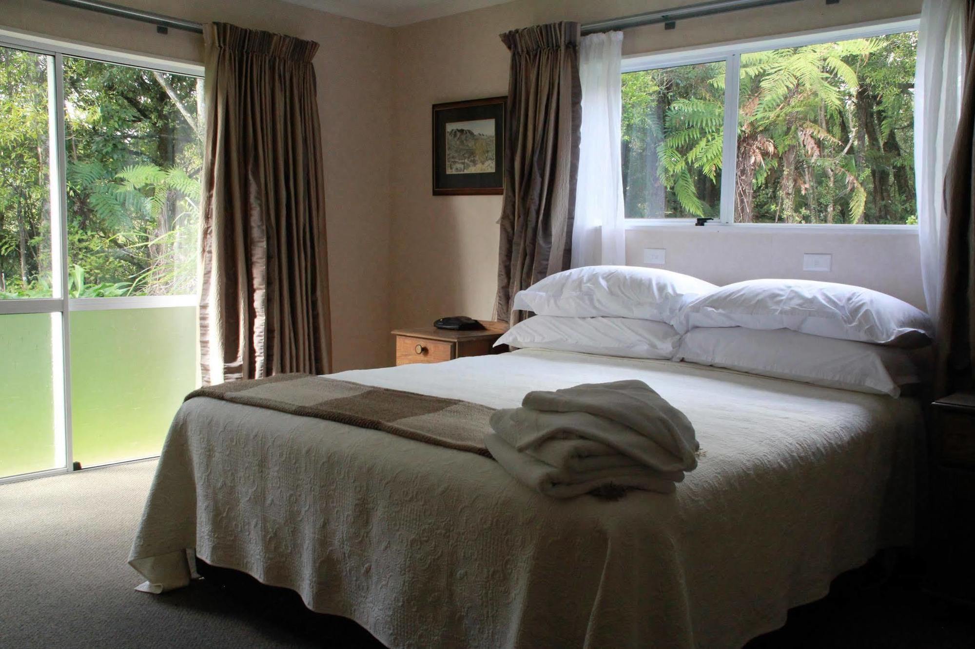 Patuha Rainforest Retreat Okato Экстерьер фото